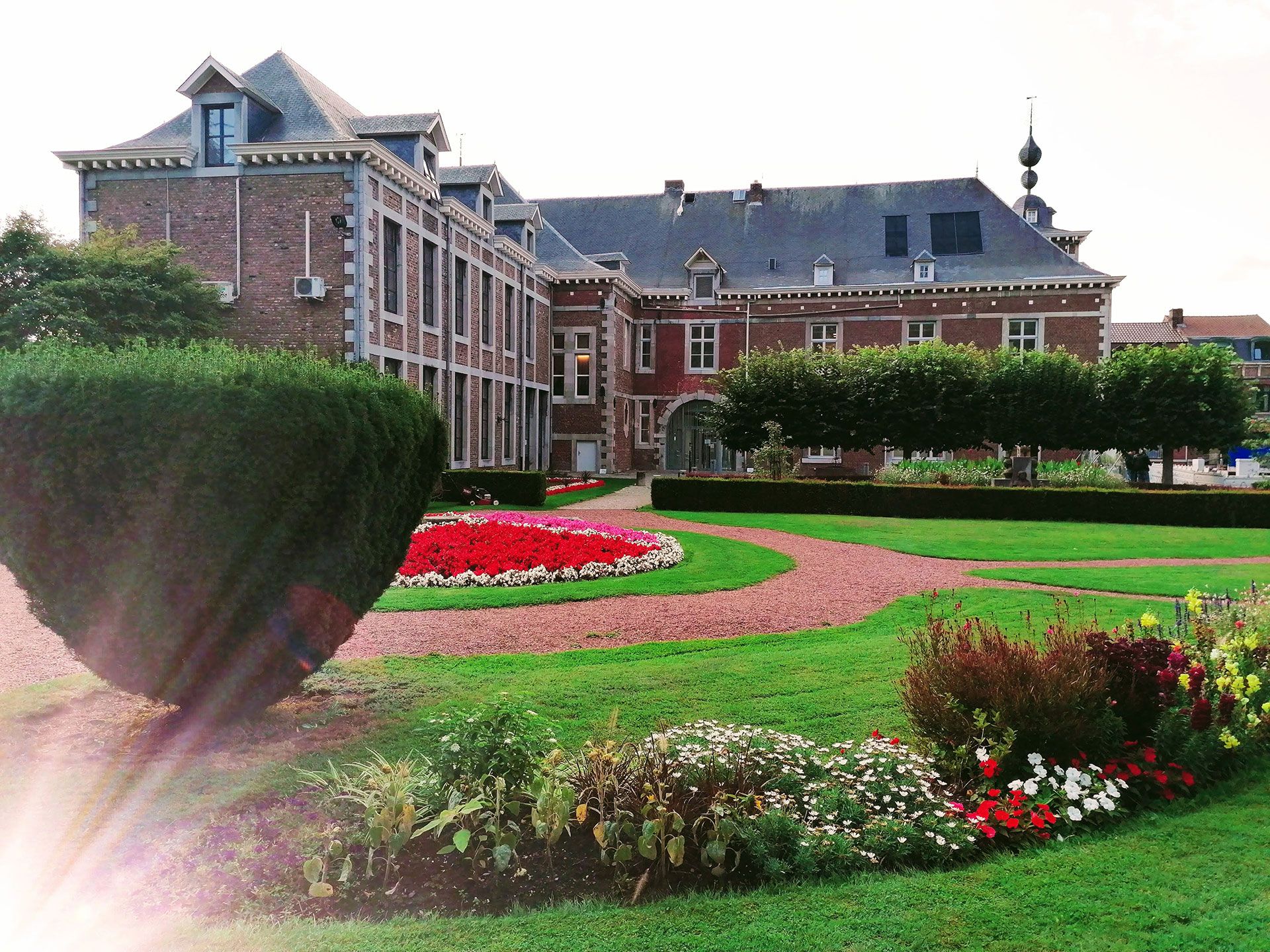 Maison Communale de Flémalle, bâtiment historique abritant les services administratifs de la commune, situé en province de Liège, Belgique